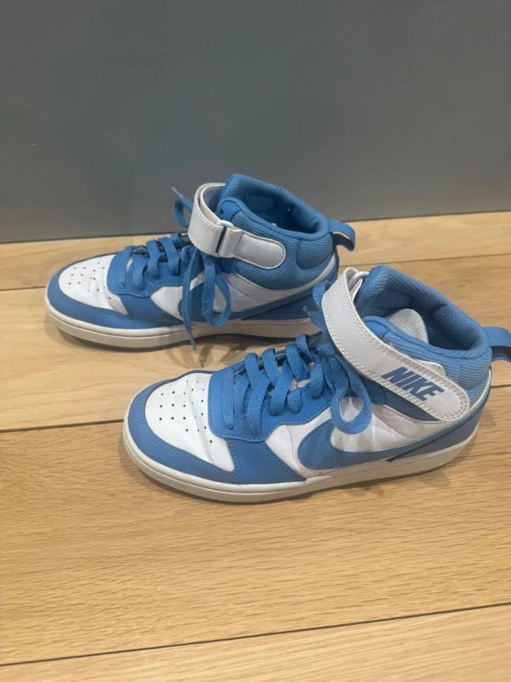 Nike Court Borough Mid 2 sneakers-Sz 4.5 youth